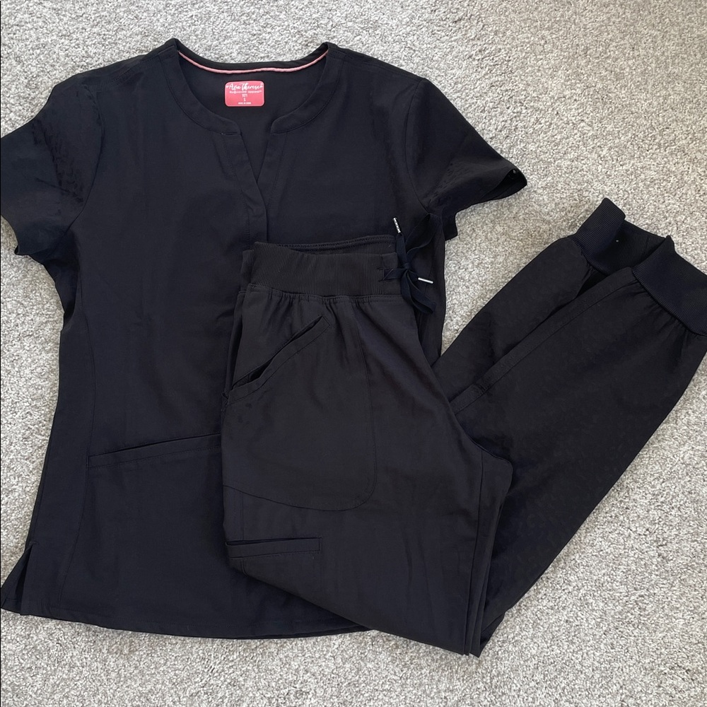 Ava Therese Zavate Cheetah Jacquard Black Scrub Top and Joggers Set size Small